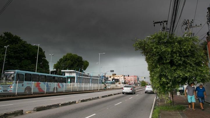 Cidades do Ceará estão sob ameaça de chuvas e ventos de até 100 km/h