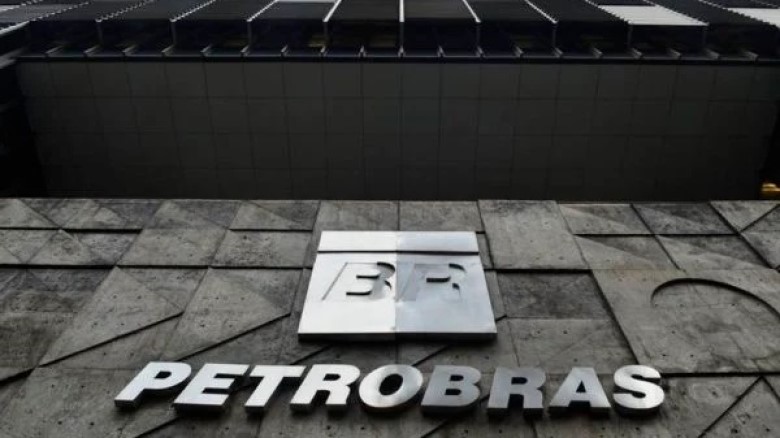 Ações da Petrobras despencam no pré-mercado de NY após troca de presidente
