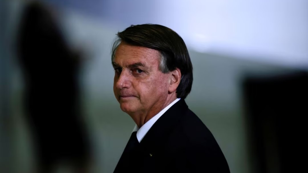 Bolsonaro solicita visto de turista para permanecer nos EUA