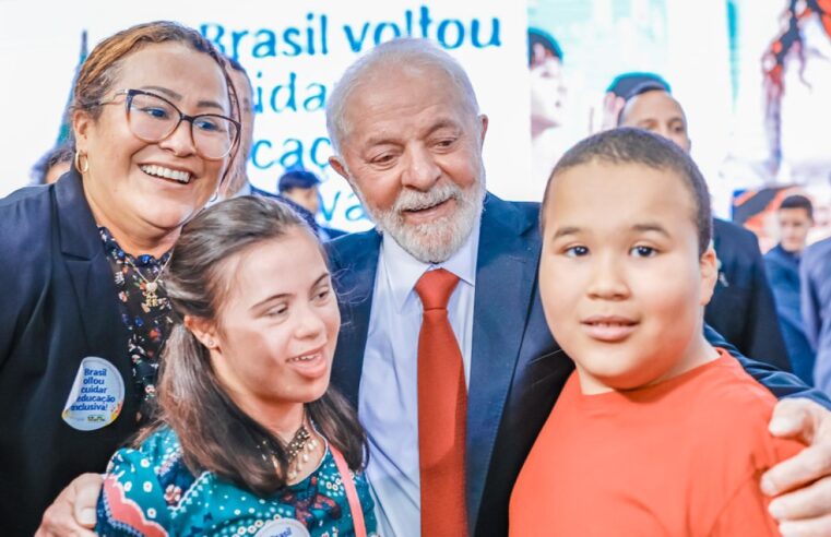 Lula anuncia investimento de R$ 3 bi em ações voltadas à educação inclusiva