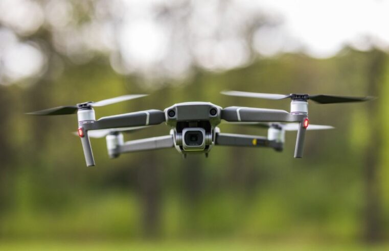 Anatel implementa nesta quinta-feira (1) novo procedimento para certificação de drones; saiba mais